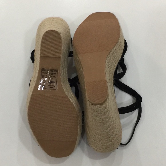 NWB Qupid Black Suede Wedge Heels - Picture 5 of 7